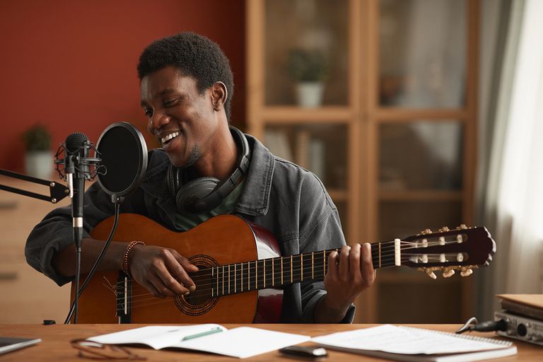 https://www.gettyimages.com/detail/photo/talented-african-american-man-singing-at-home-royalty-free-image/1287419251?phrase=musician+recording+home