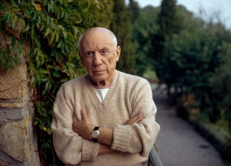 https://www.gettyimages.co.uk/detail/news-photo/pablo-picasso-standing-by-a-green-fern-with-folded-arms-news-photo/1152457573