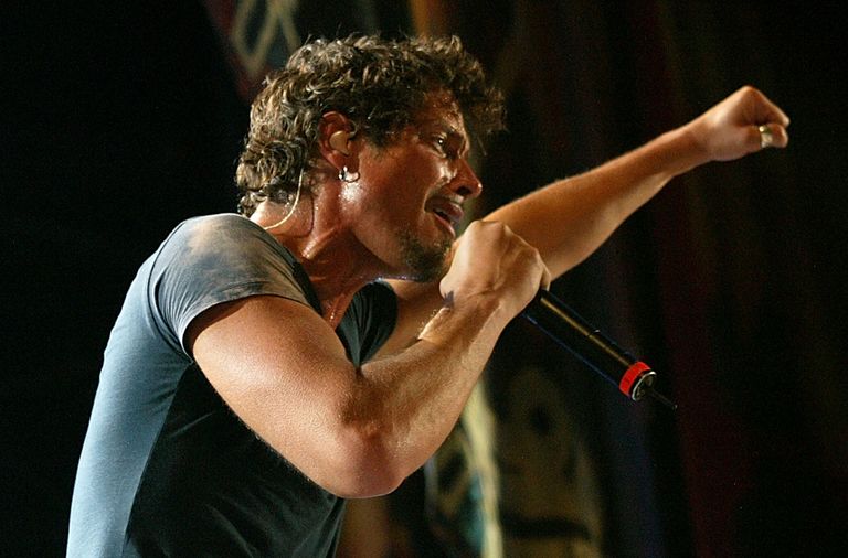 https://www.gettyimages.co.uk/detail/news-photo/lead-singer-of-audioslave-chris-cornell-performs-on-the-news-photo/2404349