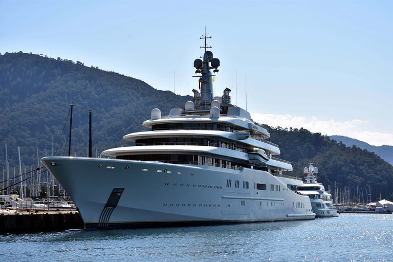 https://www.gettyimages.co.uk/detail/news-photo/eclipse-the-private-luxury-yacht-of-russian-billionaire-news-photo/1239411310