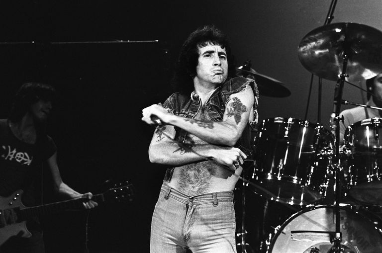 https://www.gettyimages.co.uk/detail/news-photo/singer-bon-scott-who-died-in-early-1980-strikes-a-pose-news-photo/76838151
