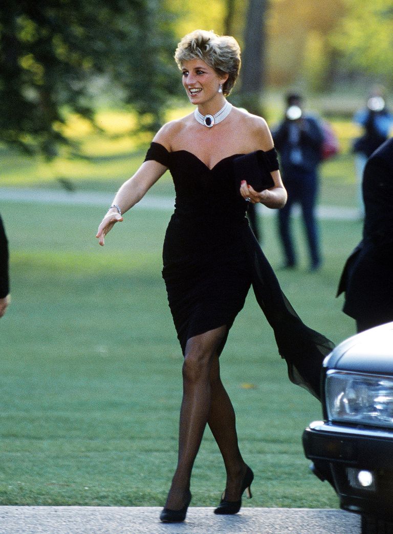 https://www.gettyimages.co.uk/detail/news-photo/princess-diana-arriving-at-the-serpentine-gallery-london-in-news-photo/73399197