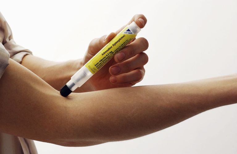 https://www.gettyimages.com/detail/news-photo/young-man-using-epipen-adrenaline-syringe-to-self-news-photo/129375319