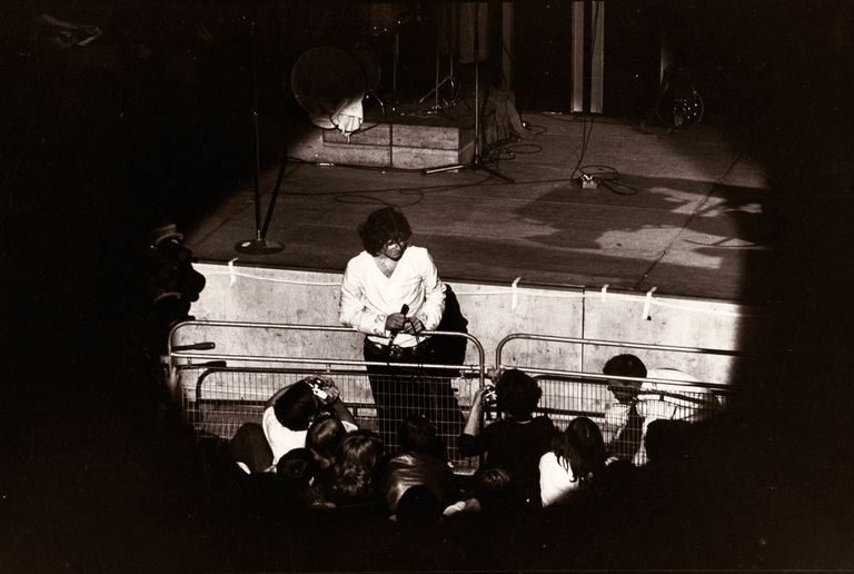 https://www.gettyimages.co.uk/detail/news-photo/jim-morrison-of-the-doors-in-concert-performing-live-at-the-news-photo/137300604