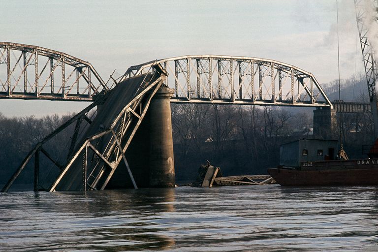 https://www.gettyimages.com/detail/news-photo/the-wrecked-silver-bridge-spanning-the-ohio-river-between-news-photo/2094003860
