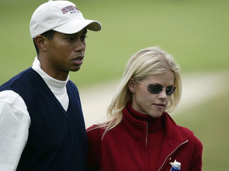 https://www.gettyimages.com/detail/news-photo/tiger-woods-of-the-usa-with-his-girlfriend-elin-nordegren-news-photo/2766840