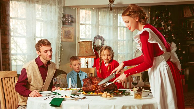 https://www.gettyimages.co.uk/detail/photo/family-having-a-holiday-dinner-together-50s-retro-royalty-free-image/1417404976