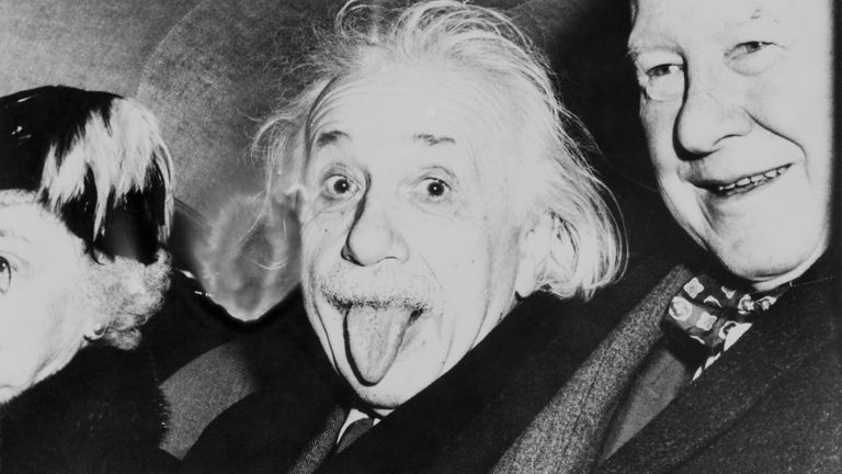 https://www.gettyimages.co.uk/detail/news-photo/may-5-1958-princeton-new-jersey-albert-einstein-gives-the-news-photo/517256700