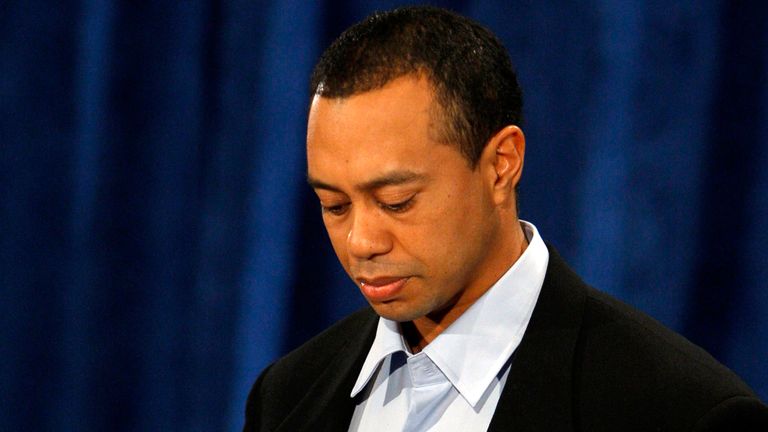 https://www.gettyimages.com/detail/news-photo/tiger-woods-makes-a-statement-from-the-sunset-room-on-the-news-photo/96869326