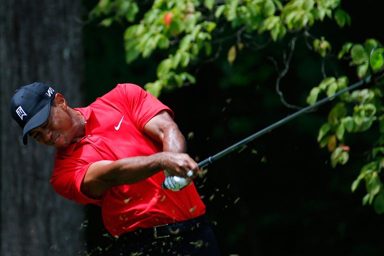 https://www.gettyimages.com/detail/news-photo/tiger-woods-tees-off-the-second-hole-during-the-final-round-news-photo/485033744