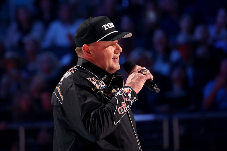 https://www.gettyimages.com/detail/news-photo/roger-clemens-speaks-onstage-during-the-2024-cmt-music-news-photo/2147313064