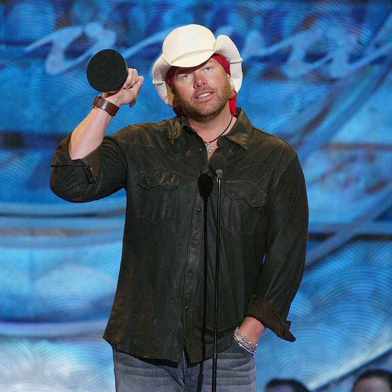 https://www.gettyimages.com/detail/news-photo/musician-toby-keith-accepts-his-award-for-entertainer-of-news-photo/50901116