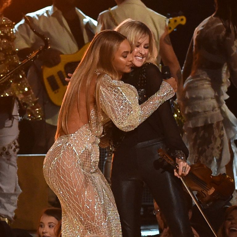 https://www.gettyimages.com/detail/news-photo/beyonce-performs-onstage-with-martie-maguire-of-dixie-news-photo/620680994