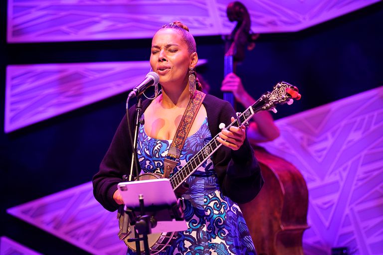 https://www.gettyimages.com/detail/news-photo/rhiannon-giddens-performs-at-a-new-york-evening-with-news-photo/1622168099