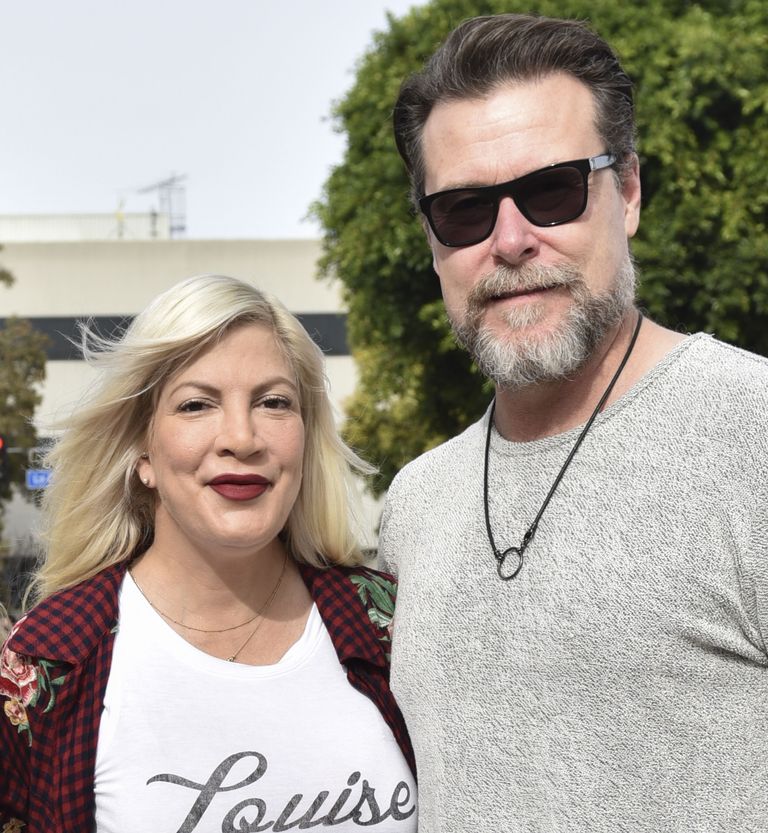 https://www.gettyimages.com/detail/news-photo/actors-tori-spelling-and-dean-mcdermott-pose-for-portrait-news-photo/901964982