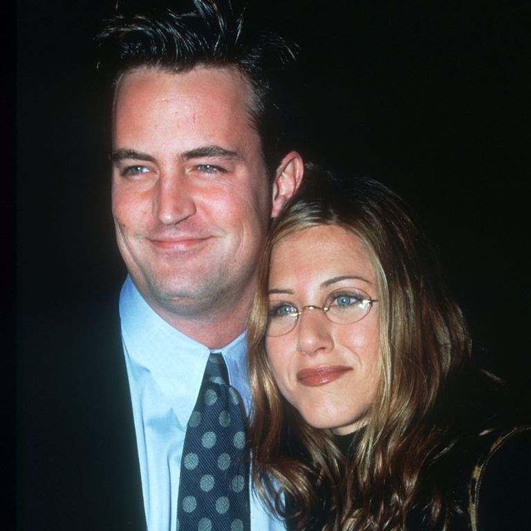 https://www.gettyimages.com/detail/news-photo/jennifer-aniston-stands-with-mathew-perry-february-18-1998-news-photo/801838