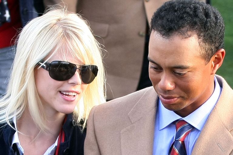 https://www.gettyimages.com/detail/news-photo/tiger-woods-of-the-u-s-team-walks-with-his-wife-elin-woods-news-photo/77043601