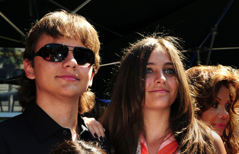 https://www.gettyimages.co.uk/detail/news-photo/prince-jackson-paris-jackson-and-blanket-jackson-attend-a-news-photo/120698758