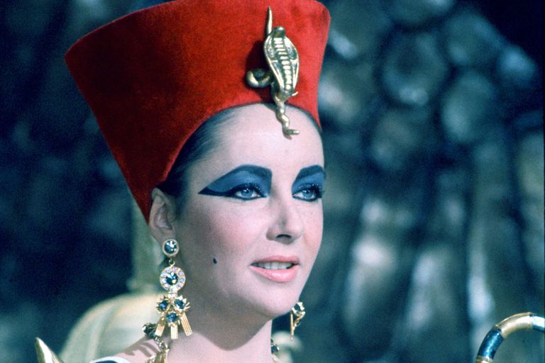 https://www.gettyimages.co.uk/detail/news-photo/actress-elizabeth-taylor-as-the-titular-queen-of-egypt-in-news-photo/105183991