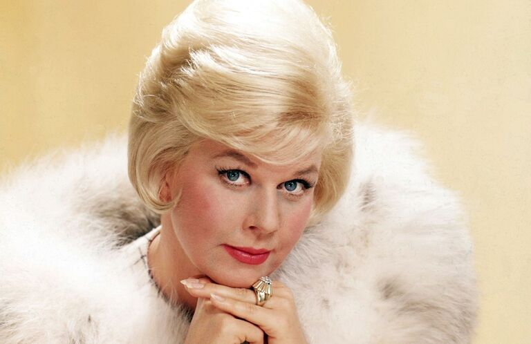 https://www.gettyimages.co.uk/detail/news-photo/american-actress-doris-day-in-a-fur-trimmed-coat-circa-1963-news-photo/153484406?adppopup=true