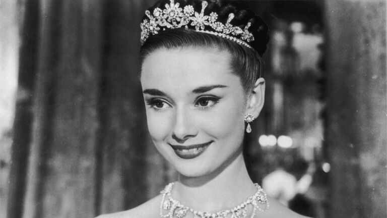 https://www.gettyimages.co.uk/detail/news-photo/audrey-hepburn-plays-princess-ann-in-the-motion-picture-news-photo/517389362?phrase=%20Audrey%20Hepburn