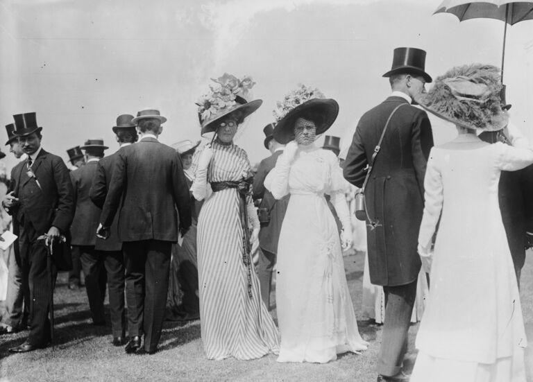 https://www.gettyimages.co.uk/detail/news-photo/edwardian-ladies-and-gentlemen-on-derby-day-news-photo/3166463?adppopup=true
