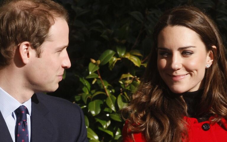 https://www.gettyimages.co.uk/detail/news-photo/prince-willliam-and-kate-middleton-return-to-the-university-news-photo/1218725156?adppopup=true