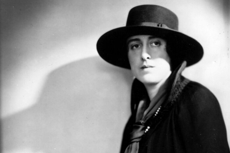 https://www.gettyimages.co.uk/detail/news-photo/vita-sackville-west-an-english-novelist-who-was-the-model-news-photo/3350430?adppopup=true