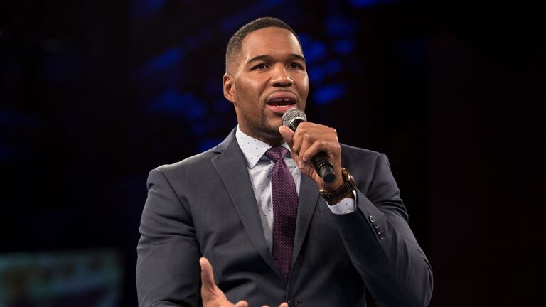 https://www.gettyimages.co.uk/detail/news-photo/michael-strahan-speaks-at-the-all-hands-and-hearts-smart-news-photo/918856972