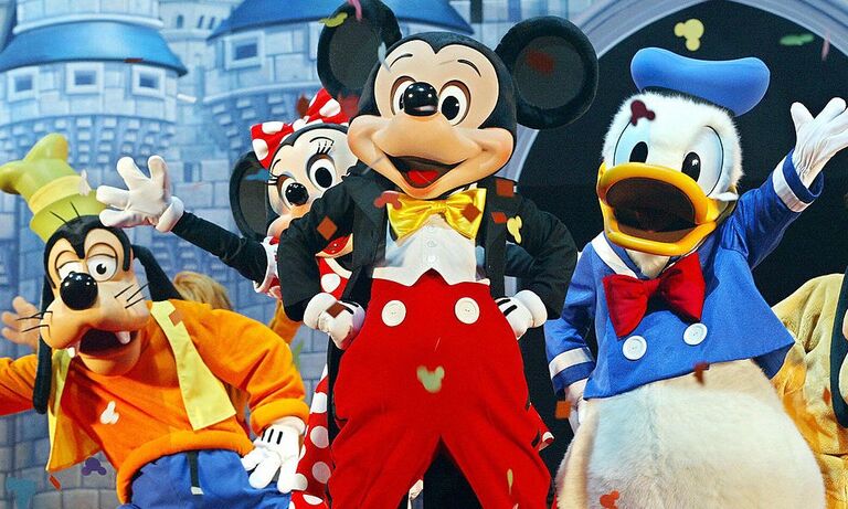 https://www.gettyimages.co.uk/detail/news-photo/mickey-mouse-and-other-walt-disney-characters-perform-news-photo/2739543